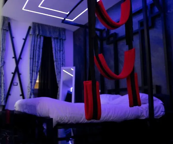 Luxury Bdsm בית הארחה 3*