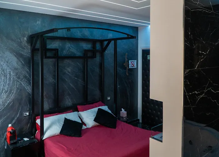 Luxury Bdsm בית הארחה
